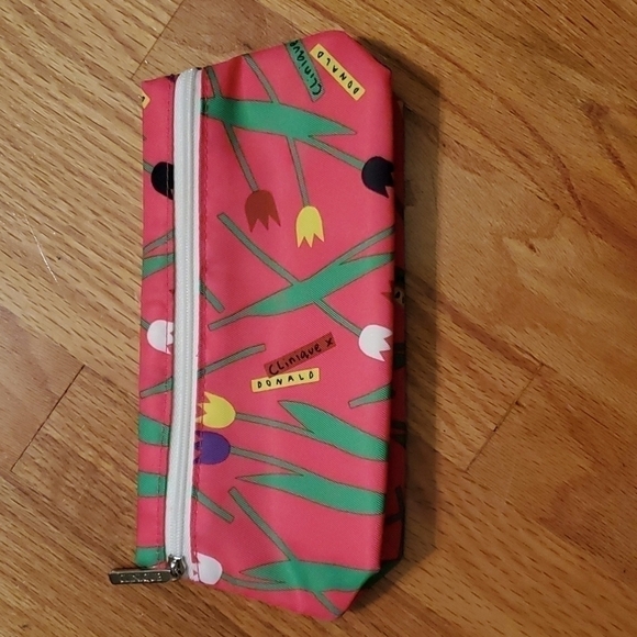 Clinique x Donald Cosmetic Bag NWOT - Picture 1 of 5